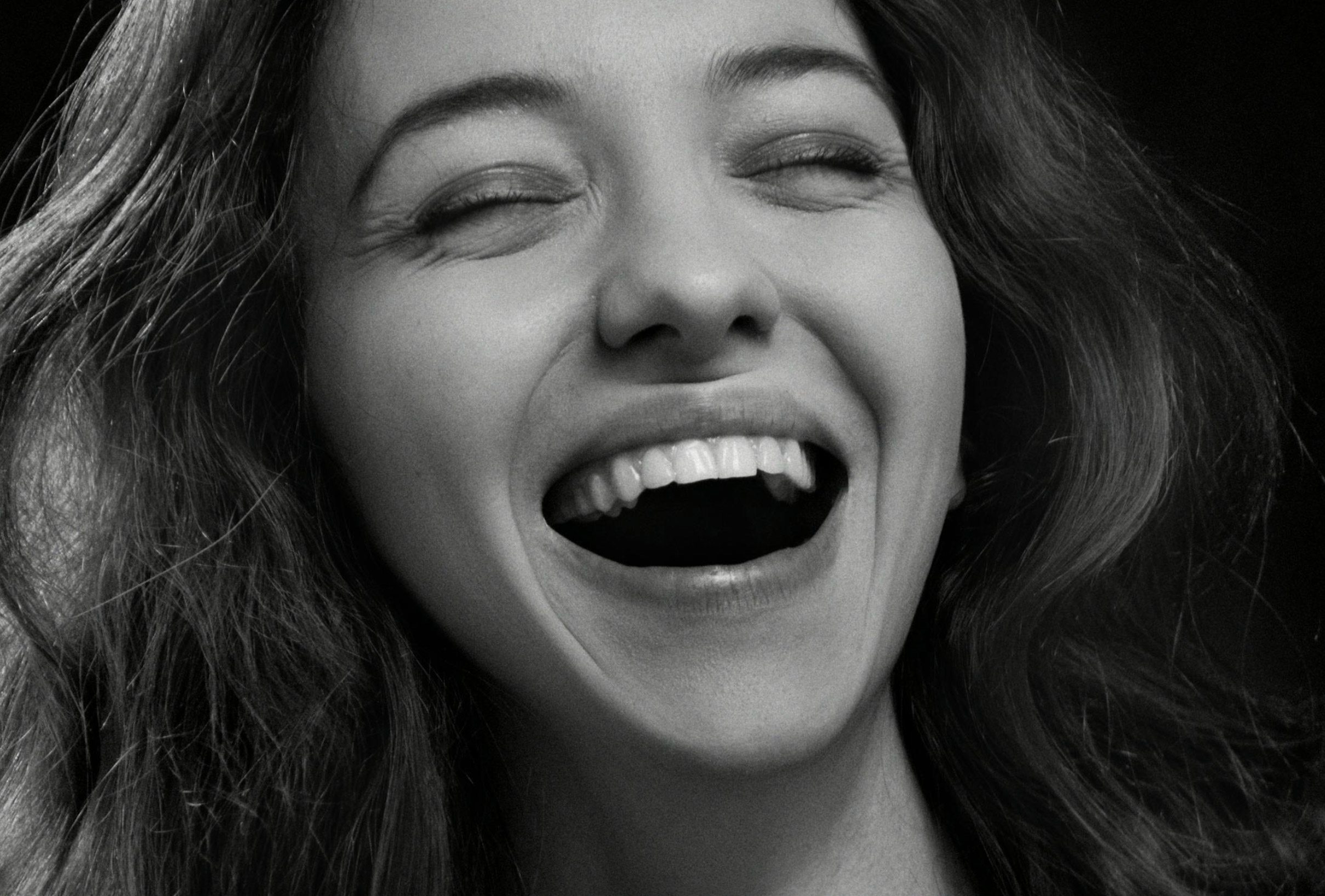 Preoccupato che lo sbiancamento dentale possa rovinare i tuoi denti? Ecco come ottenere un sorriso brillante